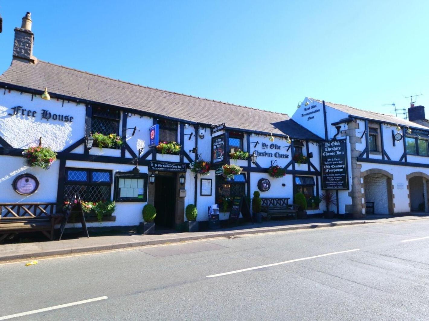 Ye Olde Cheshire Cheese Inn Castleton  Bagian luar foto