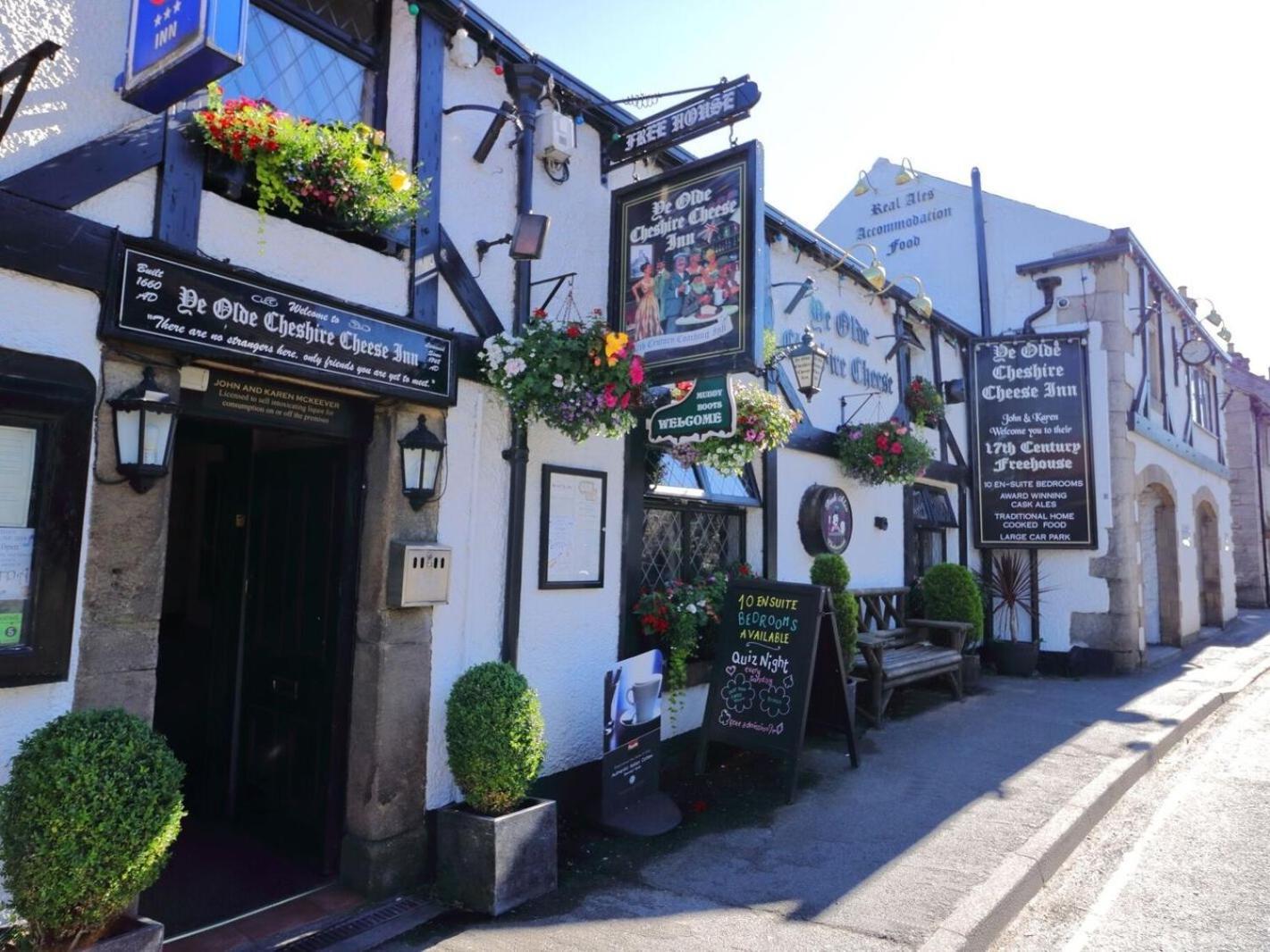 Ye Olde Cheshire Cheese Inn Castleton  Bagian luar foto